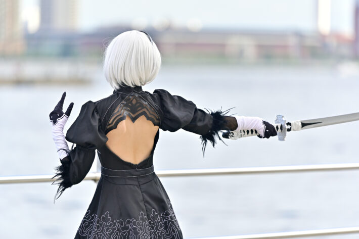 コスプレの女性”2B"